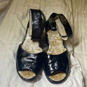 FLY LONDON BLACK PICS FOR DESCRIPTIONS NO DAMAGE. LIKE NEW SIZE 7